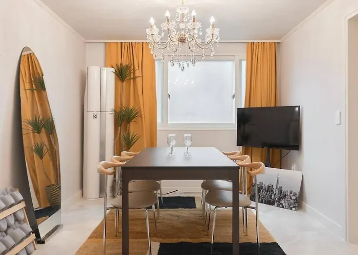 Villa Triple Metro Station Area House *