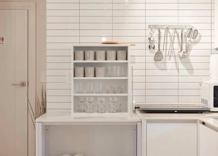 Triple Metro Station Area House *