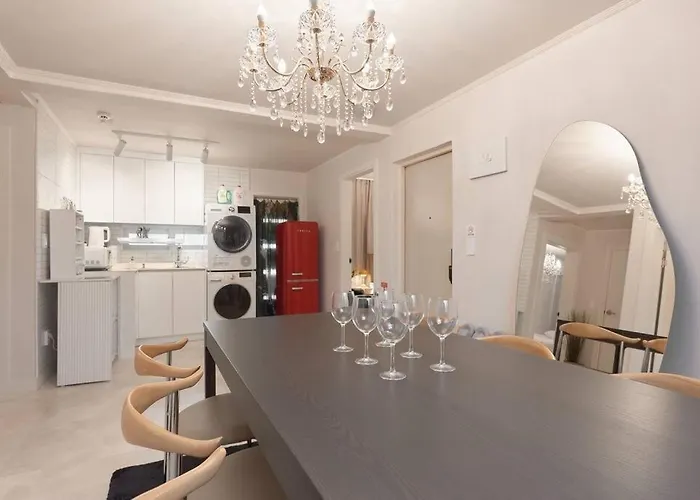 Triple Metro Station Area House *