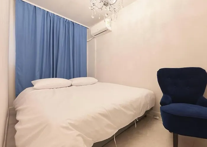 Triple Metro Station Area House Villa *