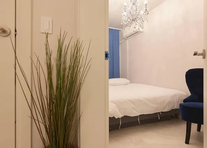 Villa Triple Metro Station Area House *